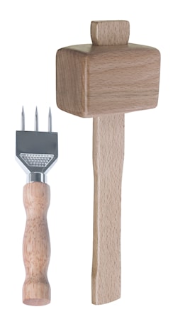 Set med ishacka och träklubba