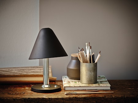 Y1944 Bordslampa Svart