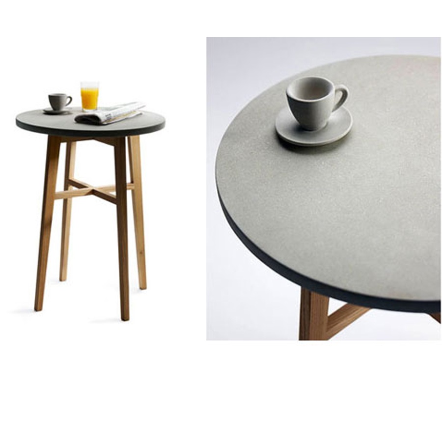 Cafébord Java betongskiva med underrede i alm, Tove Adman